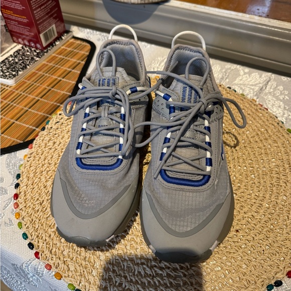 React Live Light Smoke Grey
Hyper Royal-CV1772-004 - Picture 3 of 13